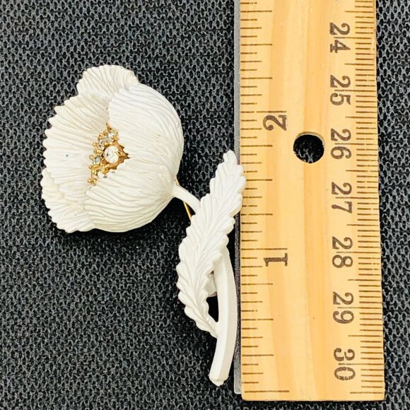 Vintage 60s TRIFARI Poppy Brooch: Creamy White Enamel Rhinestone Flower Pin - Picture 9 of 10